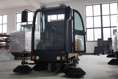 駕駛式掃地車的出現(xiàn)改變了什么 駕駛式掃地車的出現(xiàn)改變了什么.jpg
